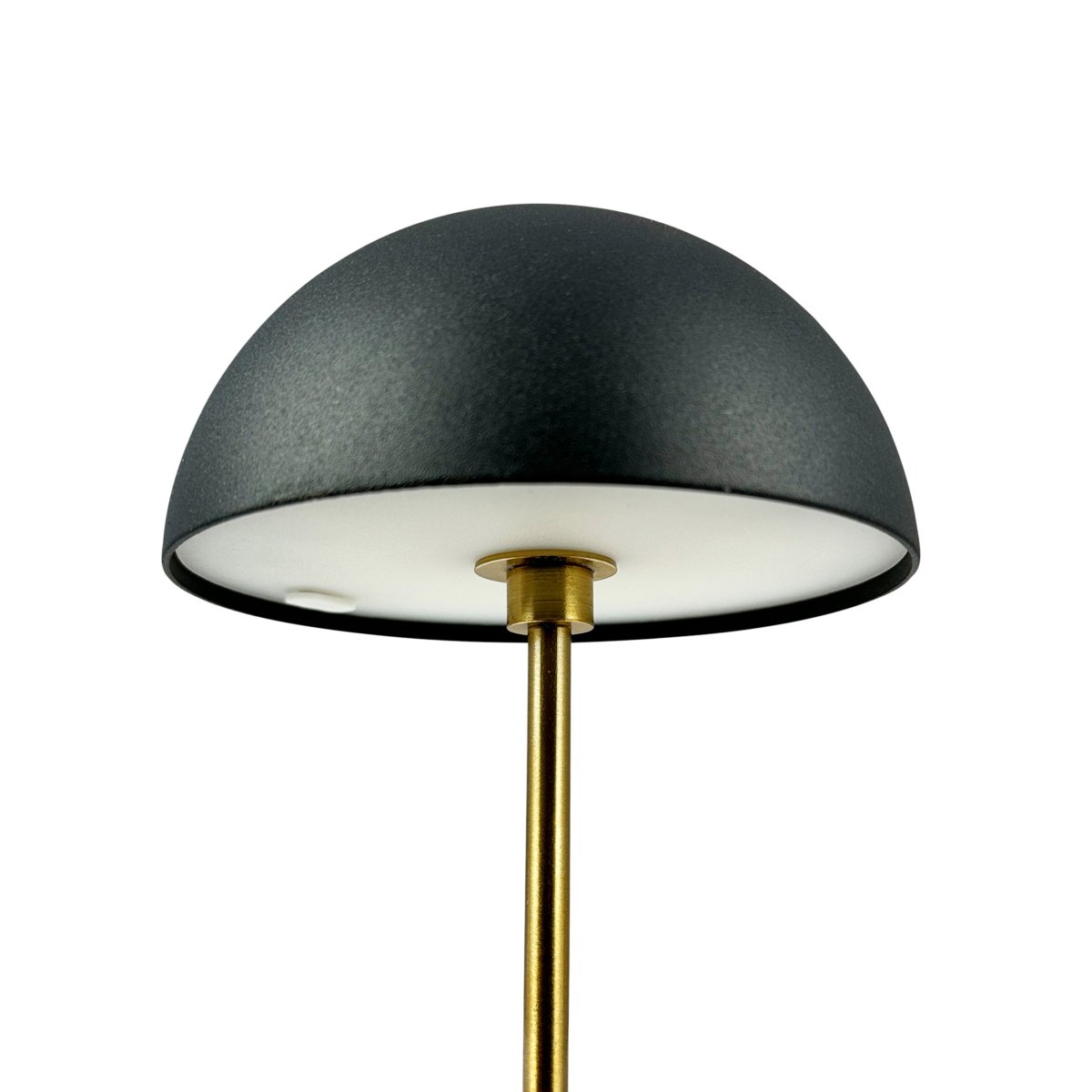 Along set 20cm Negro portátil De Dyberg Larsen - Estas lámparas inalámbricas están hechas de latón con pantallas de metal de colores y ofrecen tres niveles de brillo sin deslumbramiento.