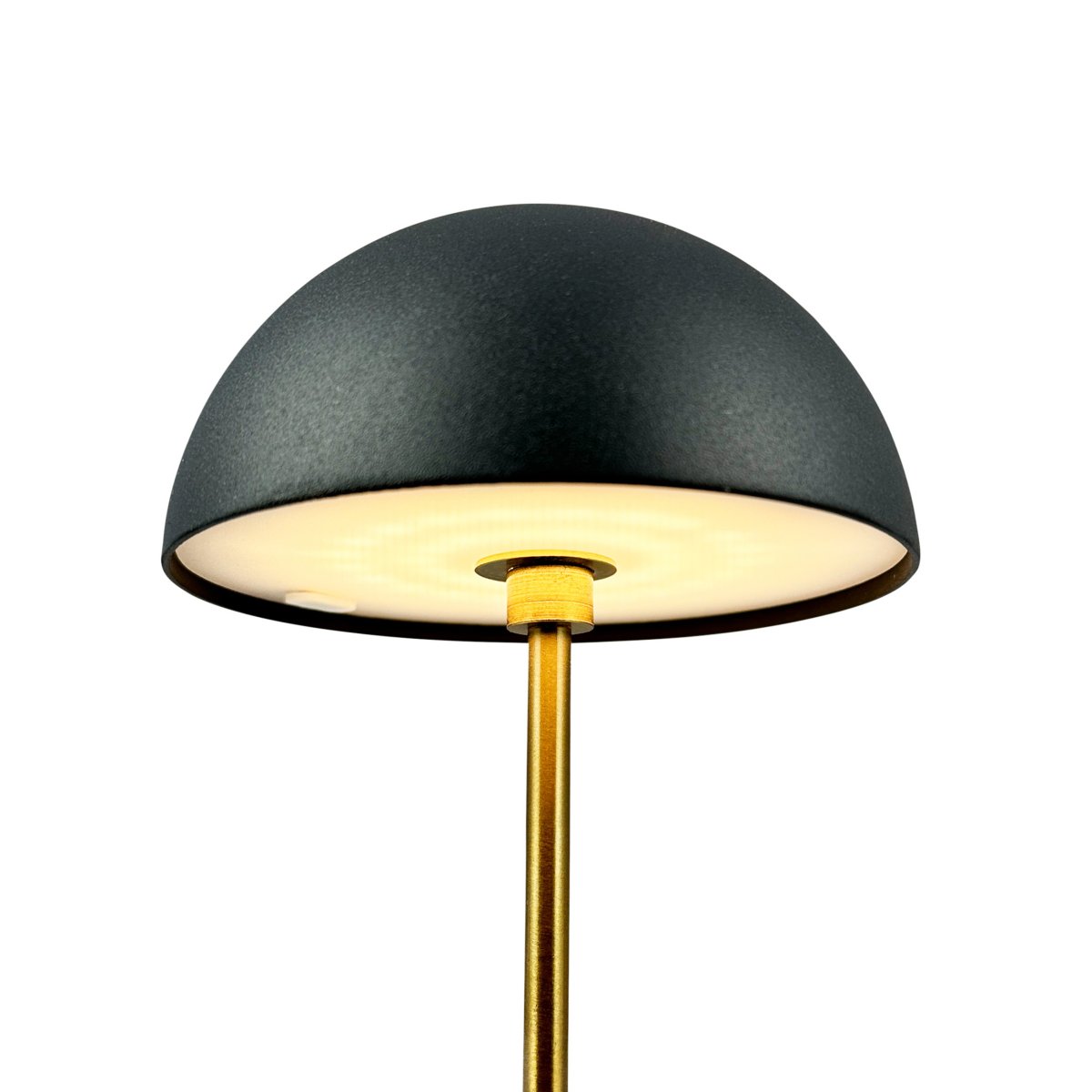 Along set 20cm Negro portátil De Dyberg Larsen - Estas lámparas inalámbricas están hechas de latón con pantallas de metal de colores y ofrecen tres niveles de brillo sin deslumbramiento.
