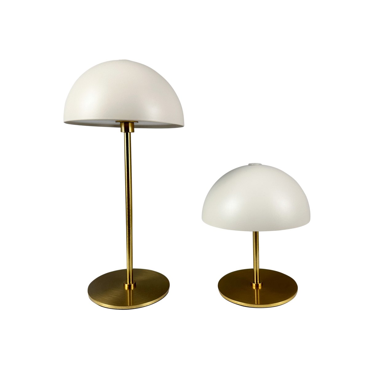 Along set 20cm Beige portátil De Dyberg Larsen - Estas lámparas inalámbricas están hechas de latón con pantallas de metal de colores y ofrecen tres niveles de brillo sin deslumbramiento.