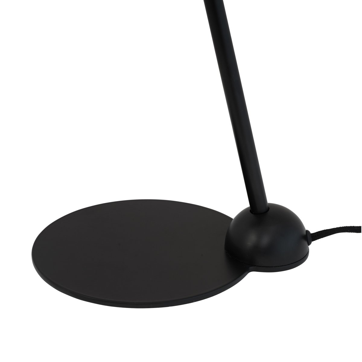 Ludo 42cm Negro lámpara de escritorio De Dyberg Larsen - Ludo está hecho de metal de alta calidad con un acabado sedoso y agrega un toque de diseño clásico a su hogar.