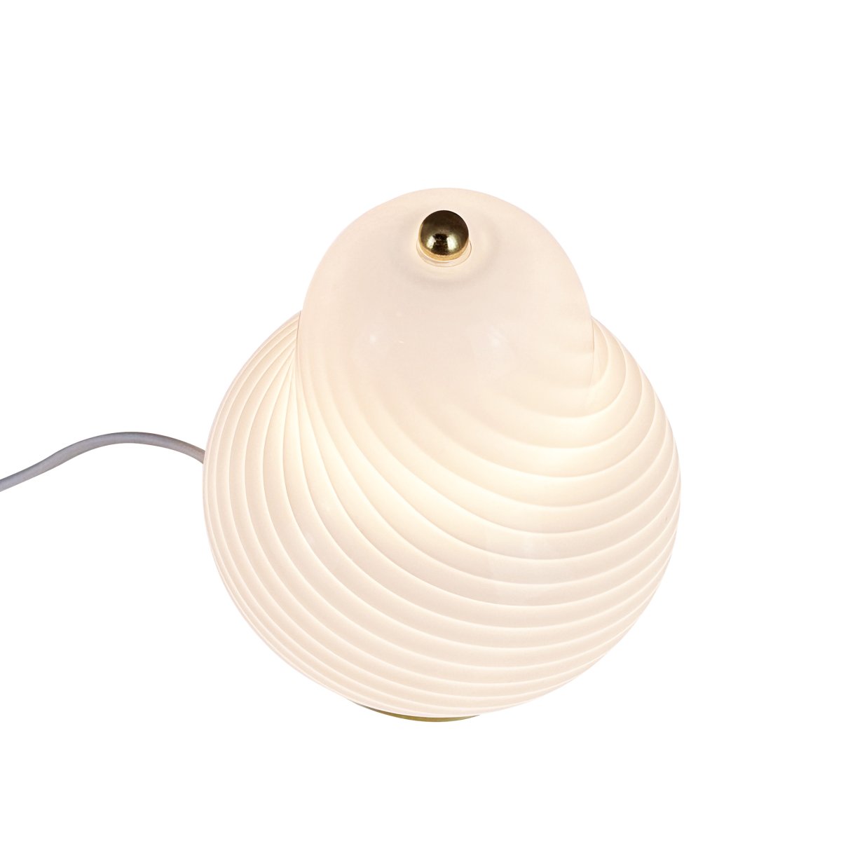 Lucy 20cm Blanco lámpara de mesa De Dyberg Larsen - Es perfecta para una mesa auxiliar, una ventana, una mesita de noche, una estantería o un escritorio.