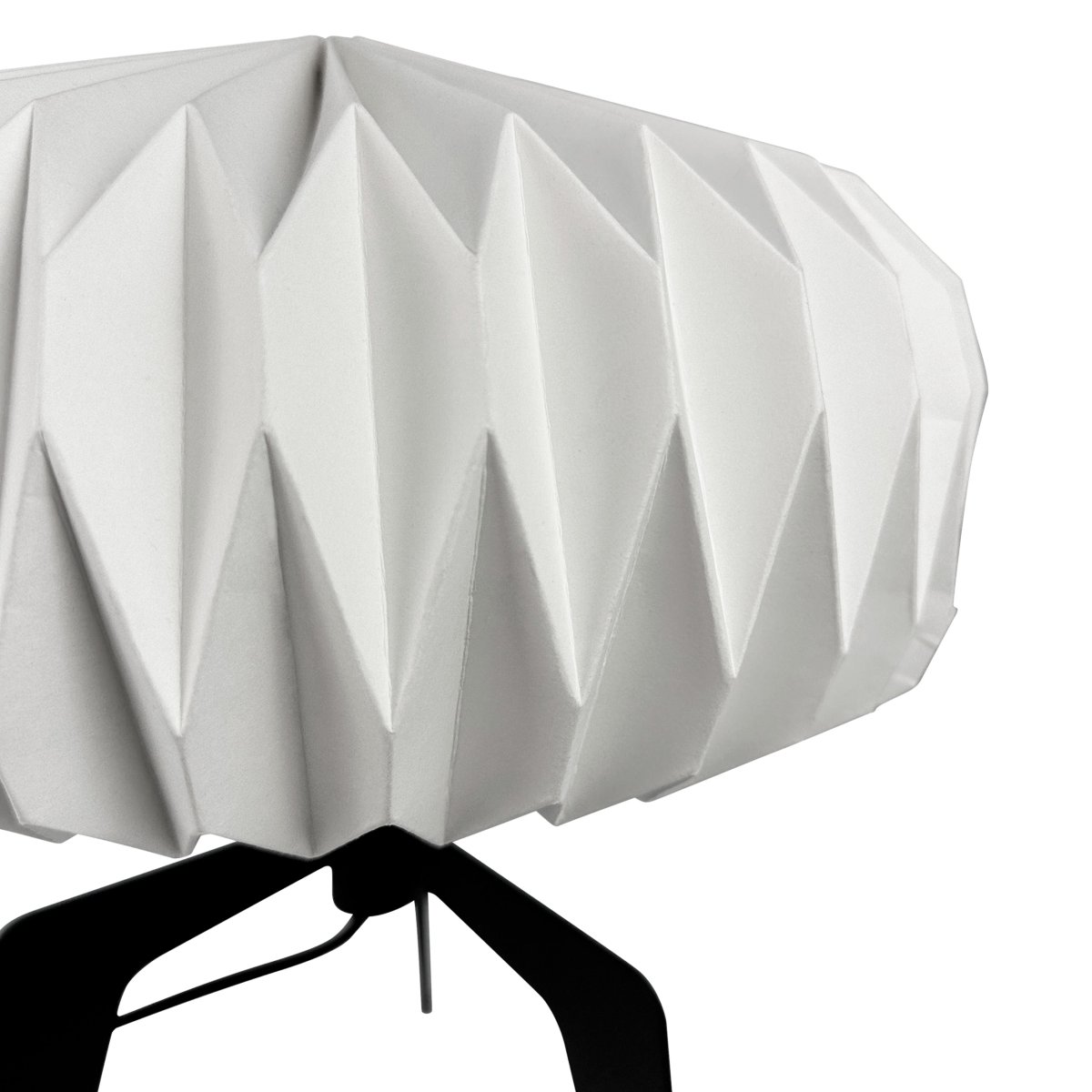 Ventnor 34cm Negro lámpara de mesa De Dyberg Larsen - La lámpara de mesa Ventnor con pantalla de papel combina simplicidad y durabilidad en una hermosa solución de iluminación.