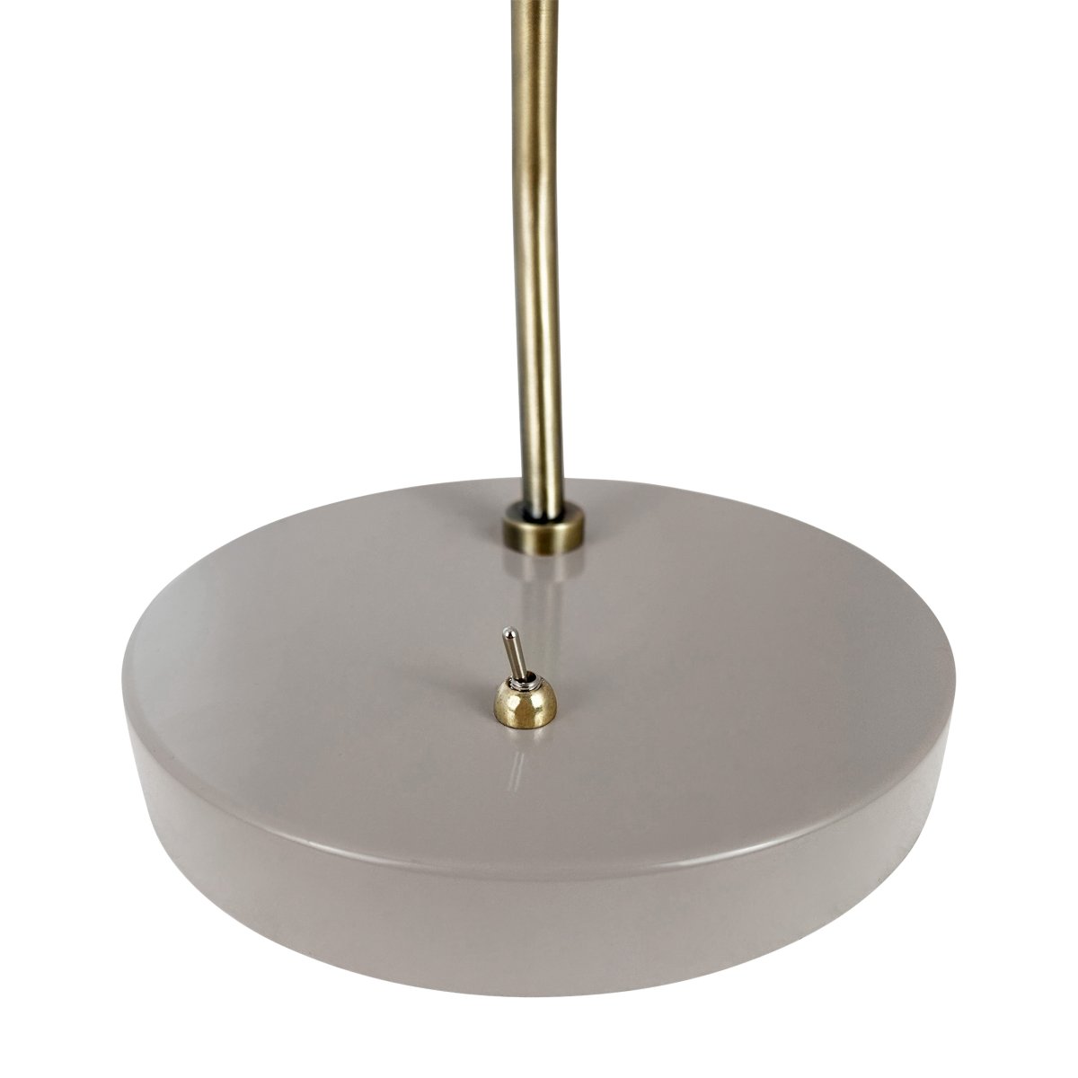 Sleep 43cm Beige brillante lámpara de escritorio De Dyberg Larsen - Esta l&aacute;mpara de mesa combina l&iacute;neas simples y funcionalidad para crear una luz relajante y agradable en su entorno.