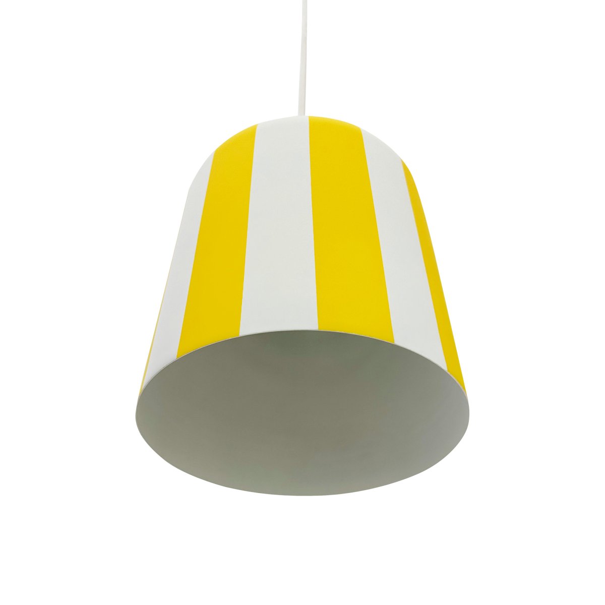 Gry Ø20 Amarillo Lámpas de techo De Dyberg Larsen - Genom att ta igenk&auml;nnbara m&ouml;nster och s&auml;tta dem i en ny kontext ville hon skapa en lampa som f&aring;r m&auml;nniskor att le och ger en unik visuell upplevelse.