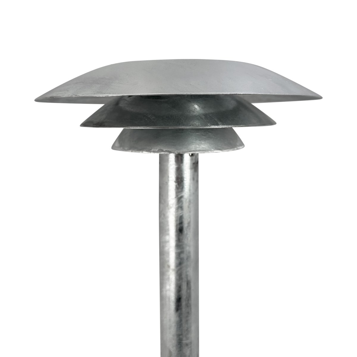 DL25 Galvanizado balizas De Dyberg Larsen - La superficie galvanizada lo hace especialmente robusto y resistente a la intemperie y al viento, lo que hace que el DL25 sea ideal para brindar seguridad y comodidad en aceras o en el jardín.