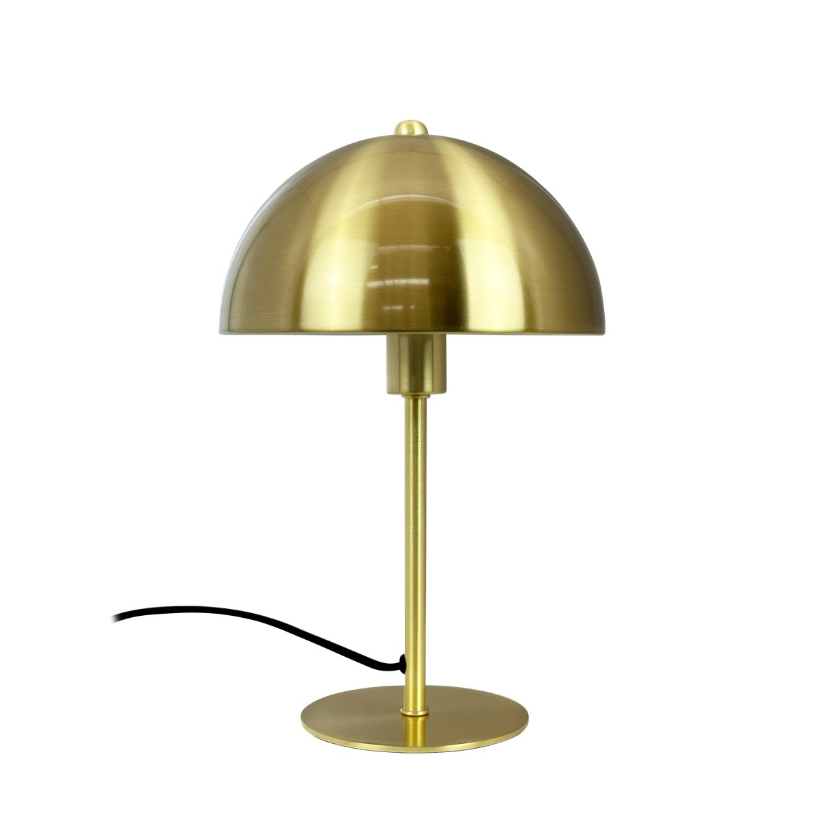 Lyon 30cm Latón lámpara de mesa De Dyberg Larsen - La pantalla semicircular añade un toque moderno y garantiza una distribución de la luz agradable y uniforme, ideal tanto para la iluminación de tareas como para la iluminación ambiental.