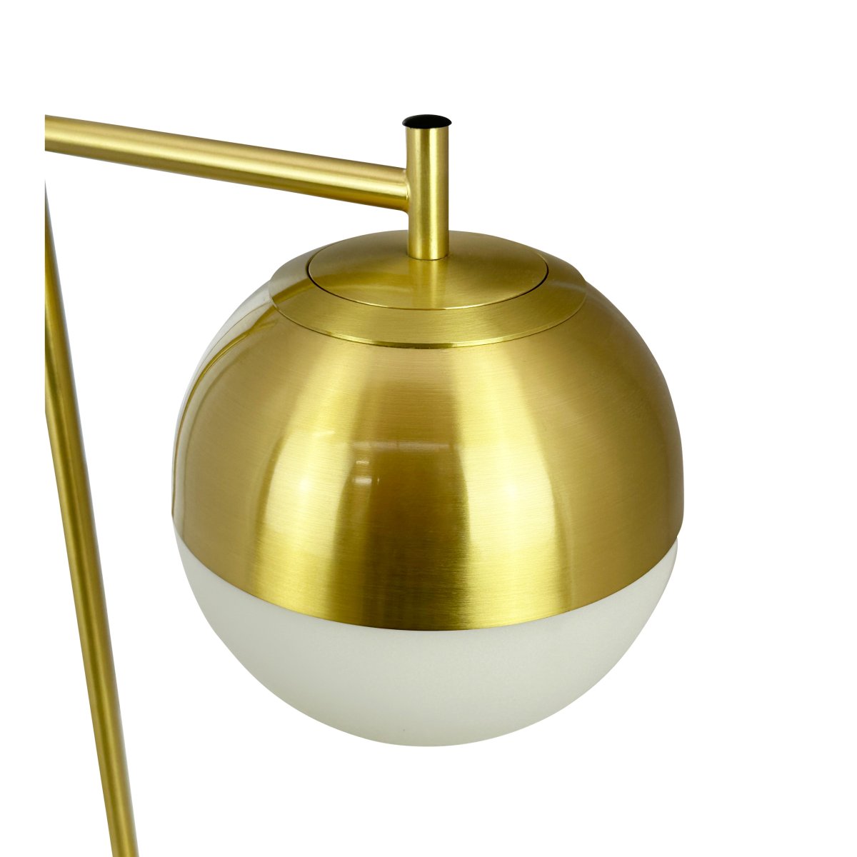 Caen 45cm Latón/blanco lámpara de mesa De Dyberg Larsen - La lámpara cuenta con un cable de tela negro de 1,6 metros de largo con un interruptor de encendido y apagado, lo que la hace elegante y funcional.