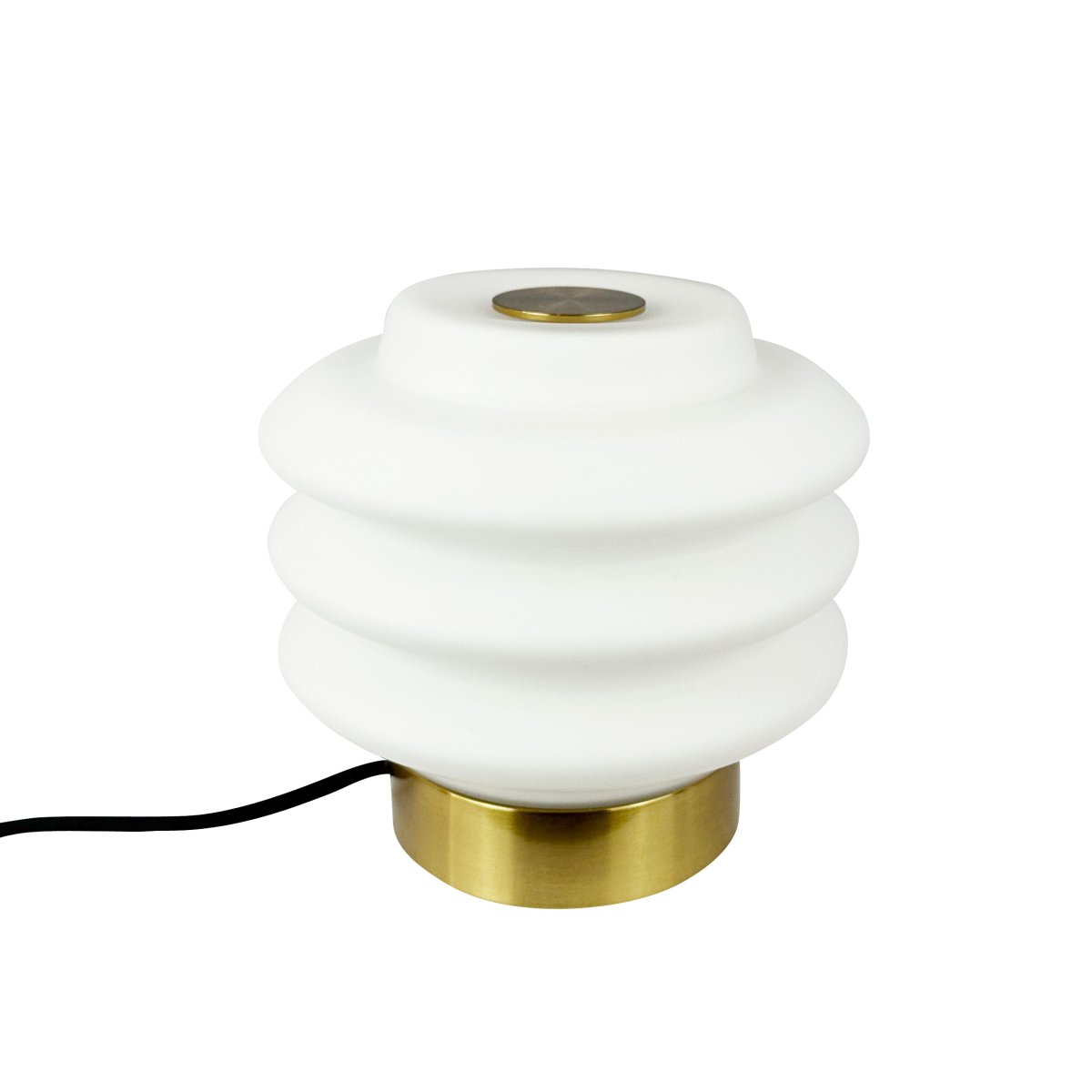 Diva 15cm Latón lámpara de mesa De Dyberg Larsen - Den elegant designade Diva bordslampan i m&auml;ssing ger en sofistikerad touch till varje hem och &auml;r ett konstverk som tillf&ouml;r liv och sk&ouml;nhet till rummet.
