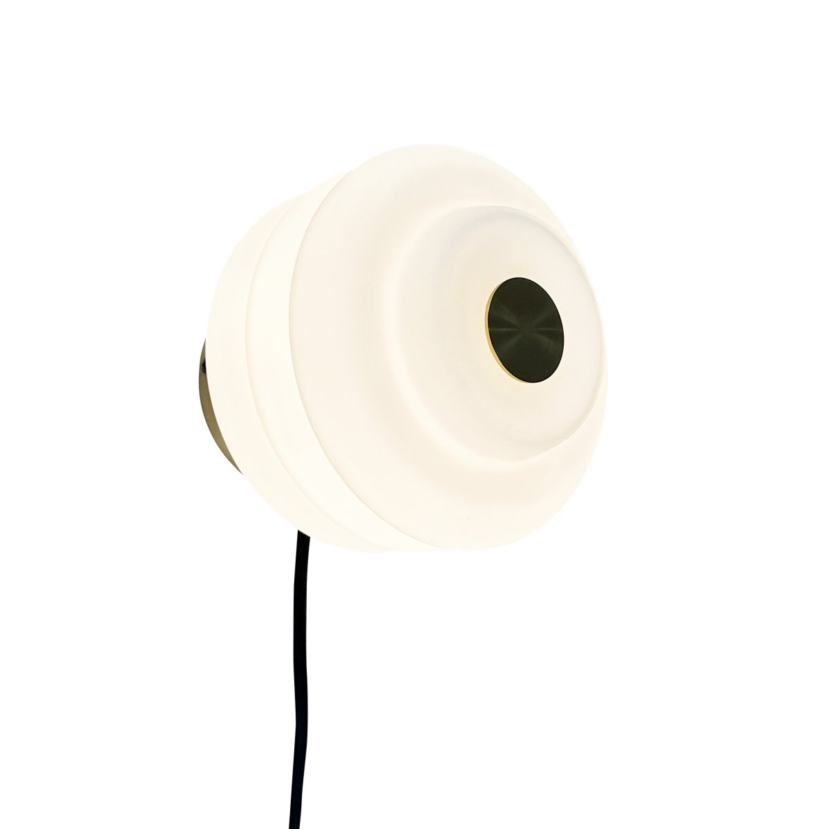 Diva Ø18 Blanco lámpara de pared De Dyberg Larsen - Fabricada en vidrio opalino soplado y con un tamaño compacto de 15 cm de alto y 16 cm de diámetro, Diva es un elegante complemento para cualquier estancia.
