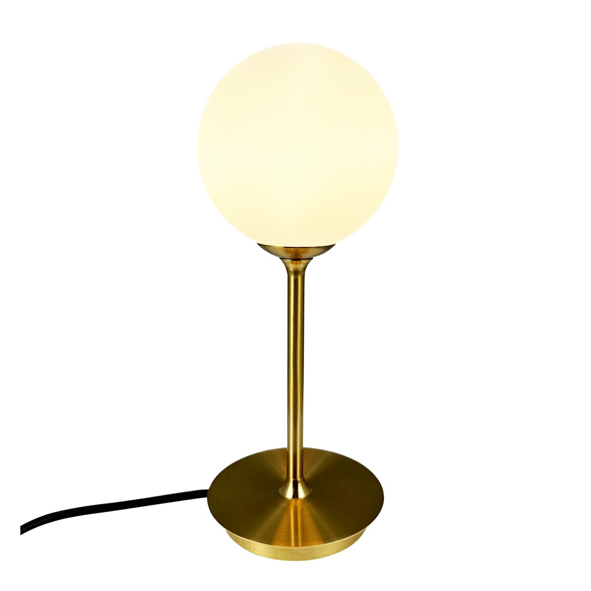 Sia 30cm Latón lámpara de mesa De Dyberg Larsen - La suave luz de la pantalla de cristal crea una atmósfera acogedora y la base de latón transmite una impresión lujosa y duradera.