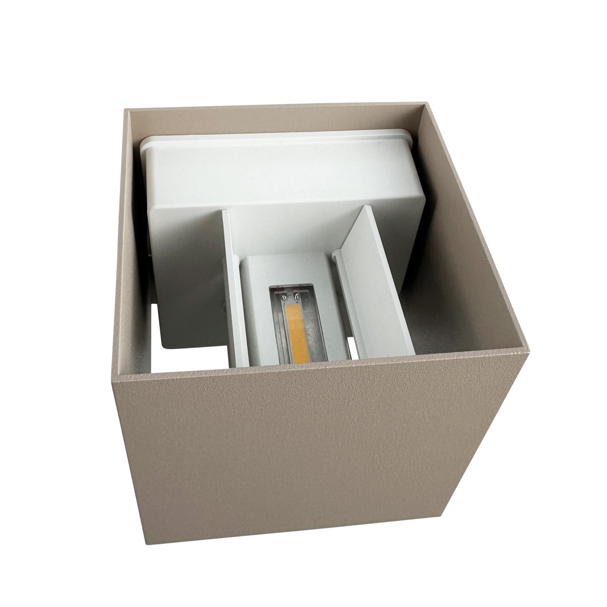 Venus 10cm Beige lámpara de pared De Dyberg Larsen - Con un ángulo de luz de 10 a 120 grados, Venus le brinda control total sobre la luz de su hogar.