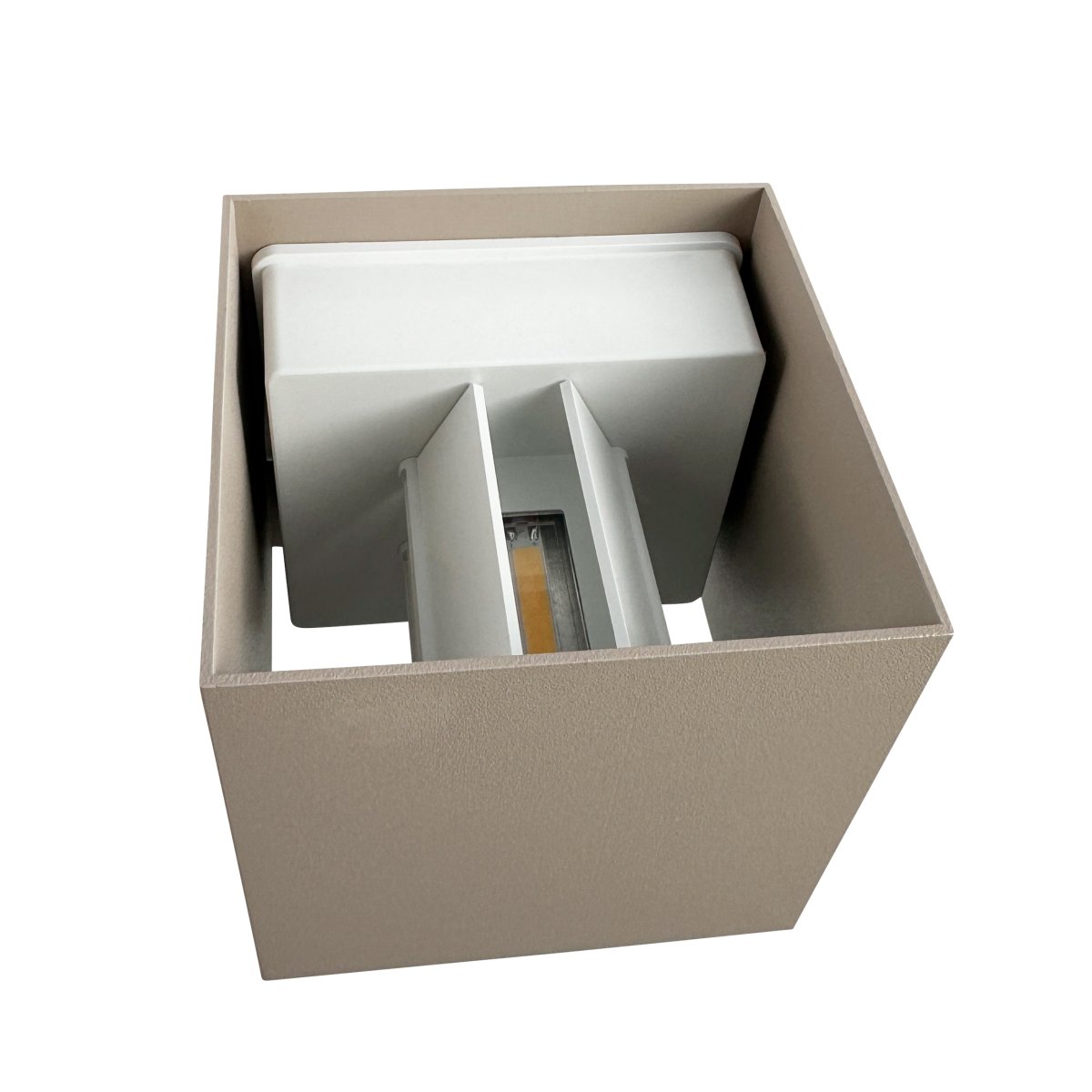 Venus 10cm Beige lámpara de pared De Dyberg Larsen - Con un ángulo de luz de 10 a 120 grados, Venus le brinda control total sobre la luz de su hogar.