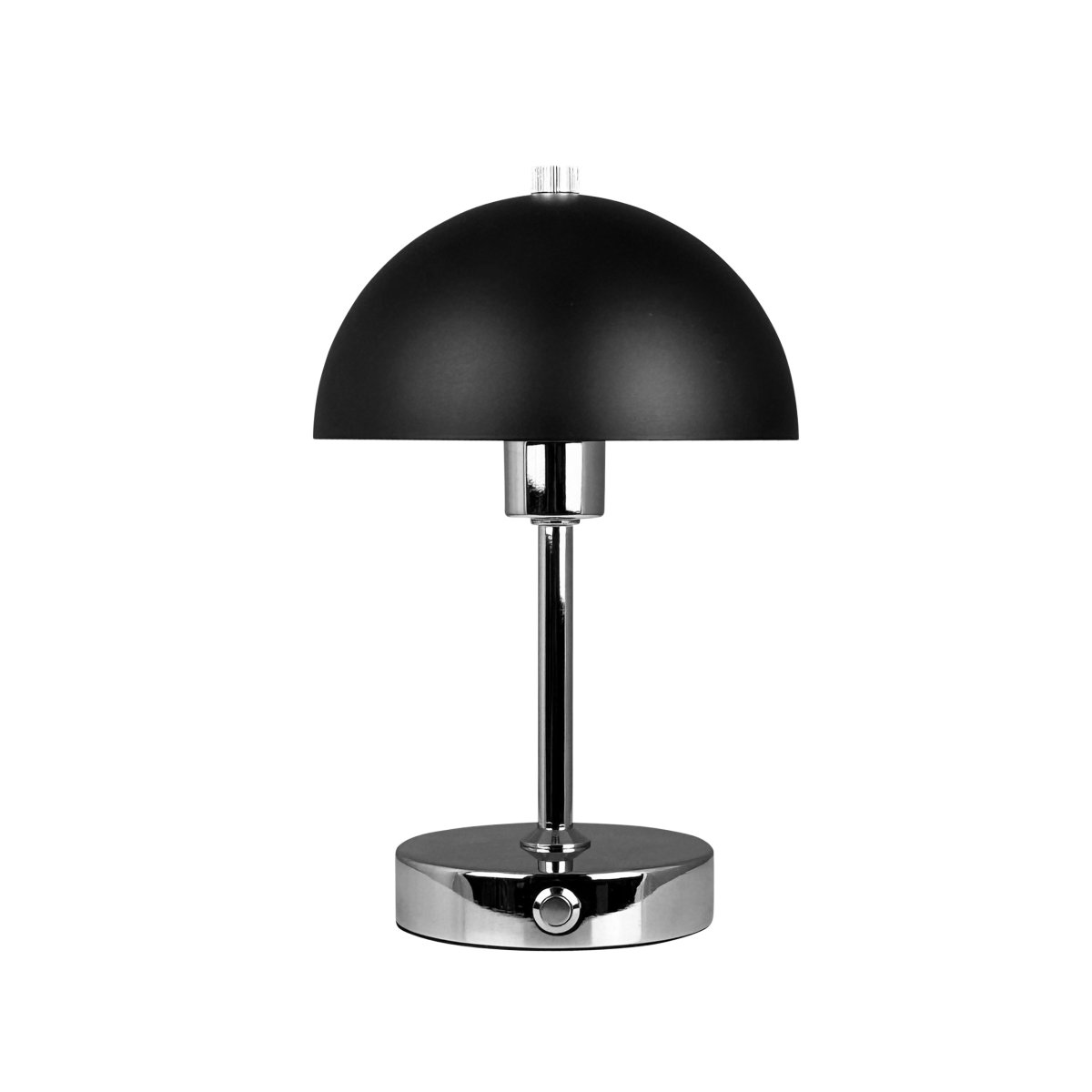 Malmø LED 23cm Cromo portátil De Dyberg Larsen - Den svart- och kromf&auml;rgade metallen ger en elegant touch, och med sin kompakta storlek passar den perfekt p&aring; nattduksbord, skrivbord eller som dekorativ belysning.
