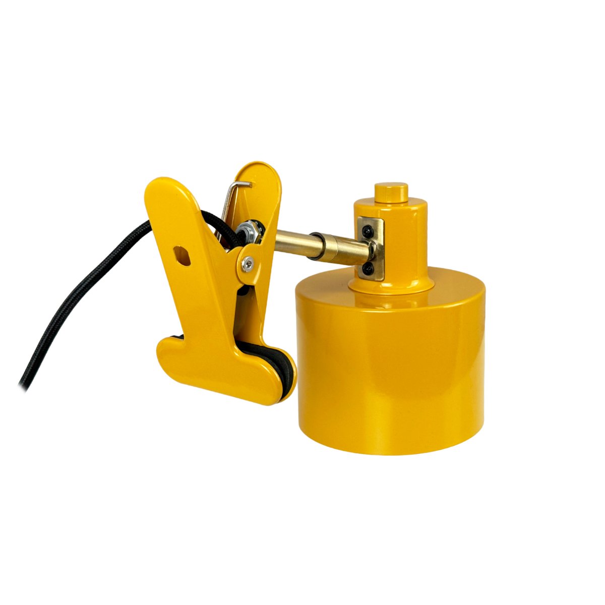 Ocean Amarillo lámpara de pinza De Dyberg Larsen - Combina funcionalidad con un dise&ntilde;o moderno y minimalista, creando un ambiente tranquilo y sofisticado.