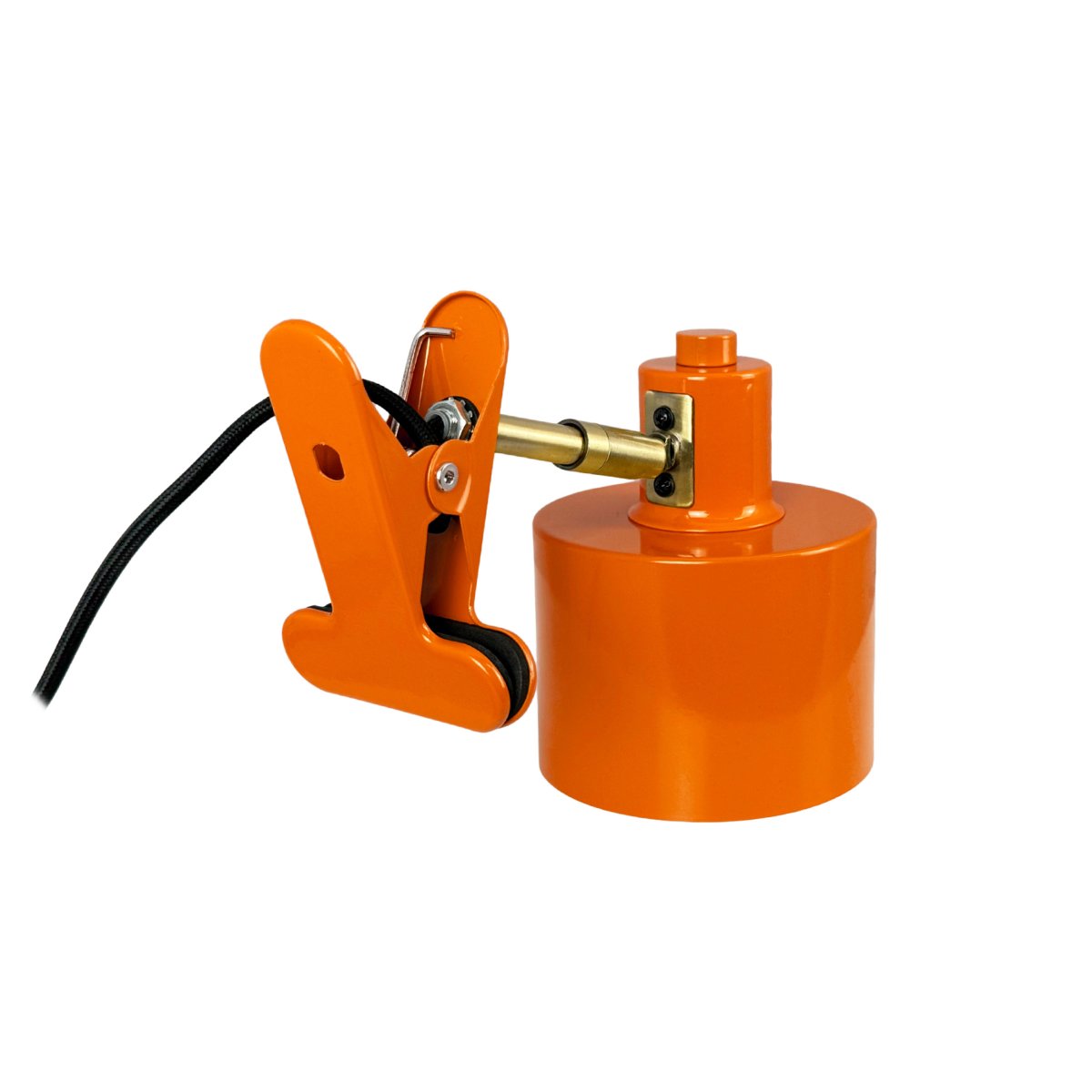Ocean Naranja lámpara de pinza De Dyberg Larsen - Combina funcionalidad con un dise&ntilde;o moderno y minimalista, creando un ambiente tranquilo y sofisticado.
