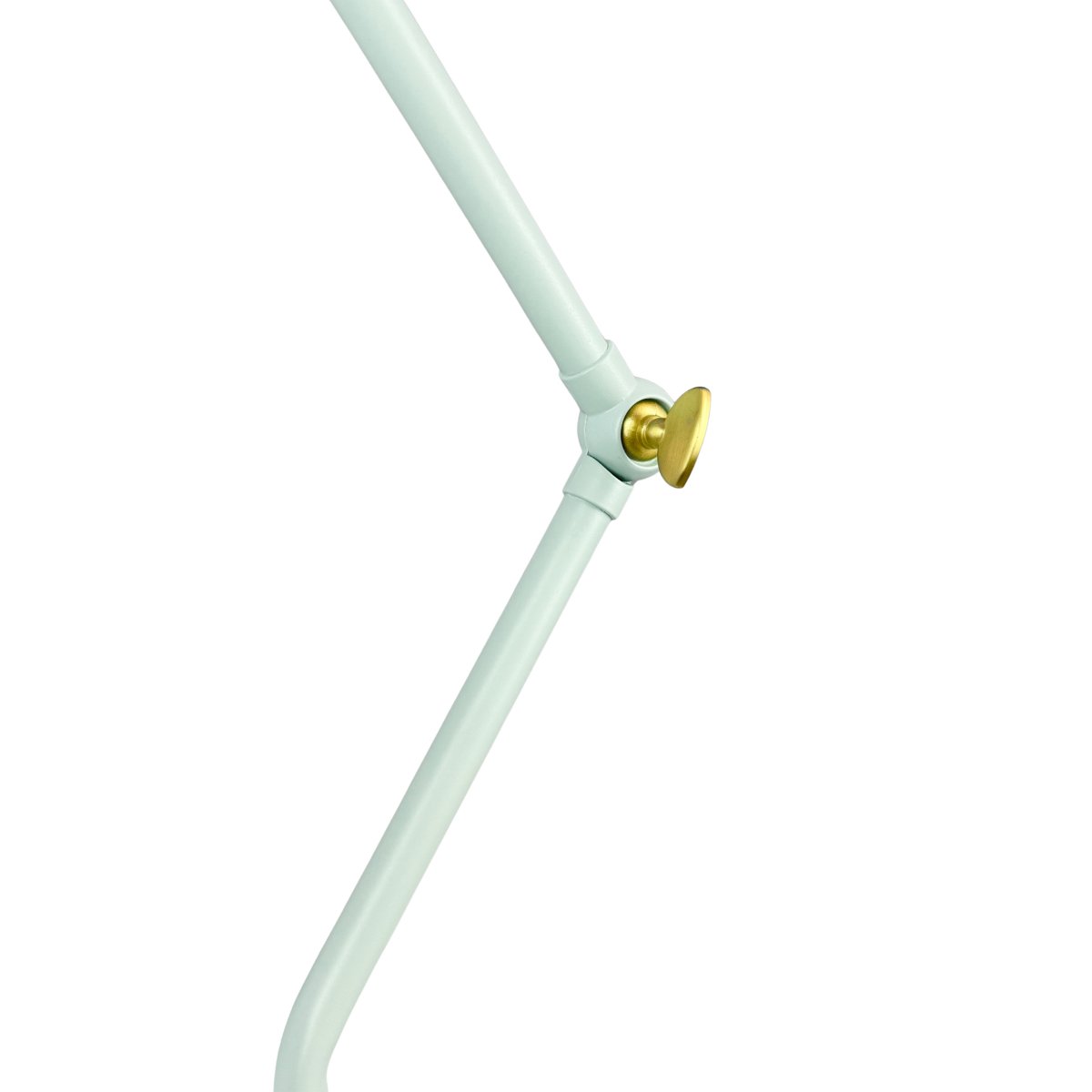 Vela 45cm Verde menta lámpara de escritorio De Dyberg Larsen - Proporciona una luz agradable y focalizada, y se adapta perfectamente a un escritorio, mesita de noche o mesa de centro.