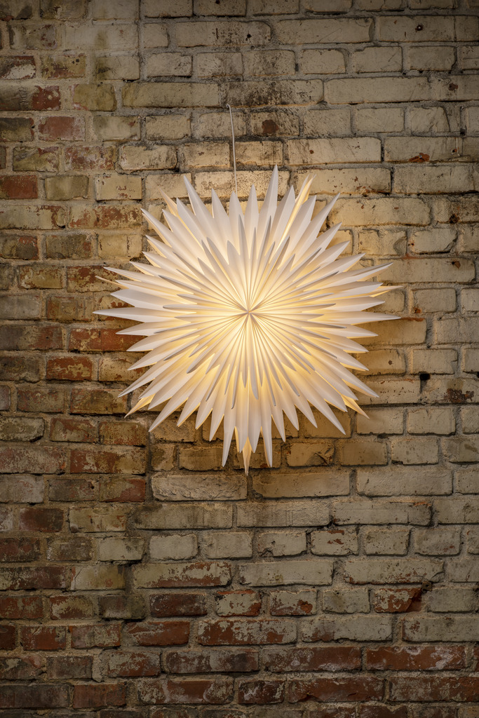 Star Ø80 Blanco De Konstsmide - La estrella tiene un práctico soporte para cable y un interruptor de encendido para encenderla y apagarla fácilmente.