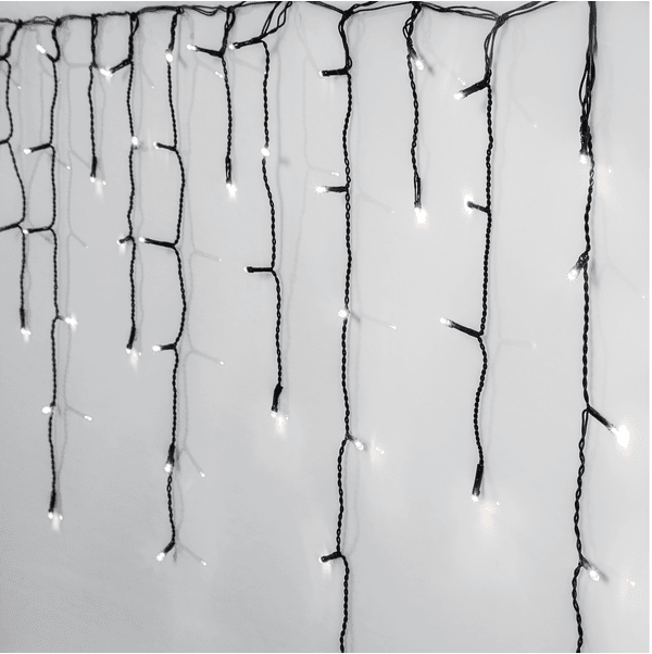 Guirnalda De Luces En Forma De Carámbanos Crispy Ice White 6m Negro De Star Trading - Cadena de car&aacute;mbanos con 240 luces LED con un hermoso brillo ligeramente m&aacute;s fr&iacute;o.