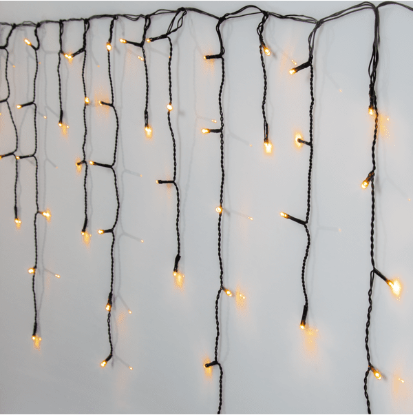 Guirnalda De Luces En Forma De Carámbanos Golden Warm White 24m Negro De Star Trading - Viene con un cable de conexi&oacute;n negro de 5 m de largo y un transformador.