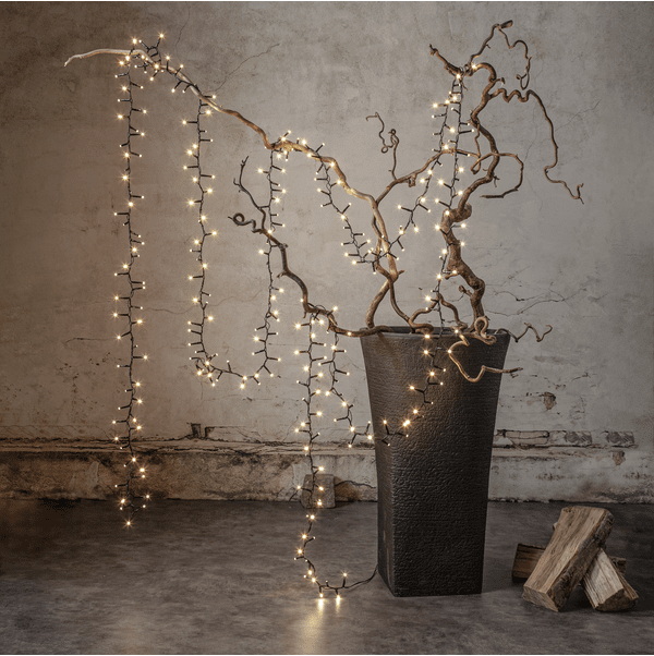 Guirnalda De Luces Shiny Warm White 24m Negro De Star Trading - El bucle tiene una longitud de unos 24 metros y la distancia entre las luces es de 2 cm.