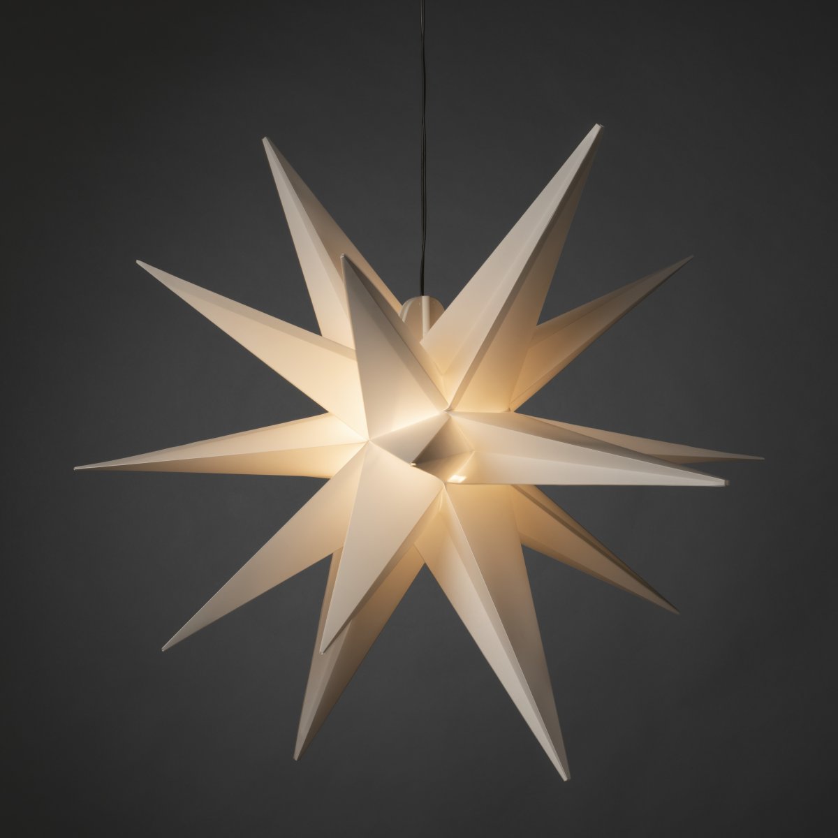 Estrella 3D Ø80 Blanco De Konstsmide - Incluye un casquillo G4, una bombilla LED G4 reemplazable, un cable de pl&aacute;stico negro de 5 metros y un transformador.
