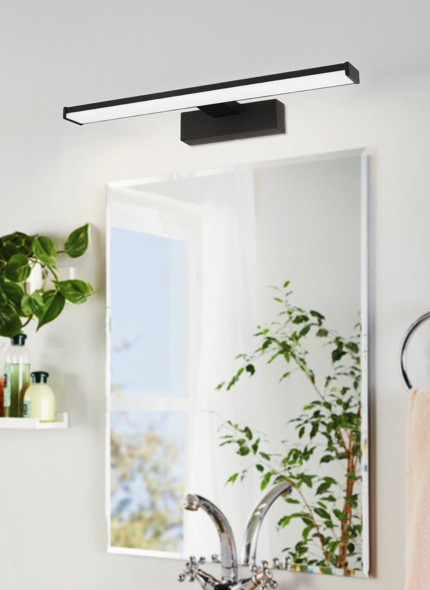 Pandella 40cm Negro lámpara de baño De Eglo - Destaca por su moderno acabado en negro y su LED integrado, que produce una luz blanca brillante de 4000 K con un flujo luminoso de 900 l&uacute;menes.