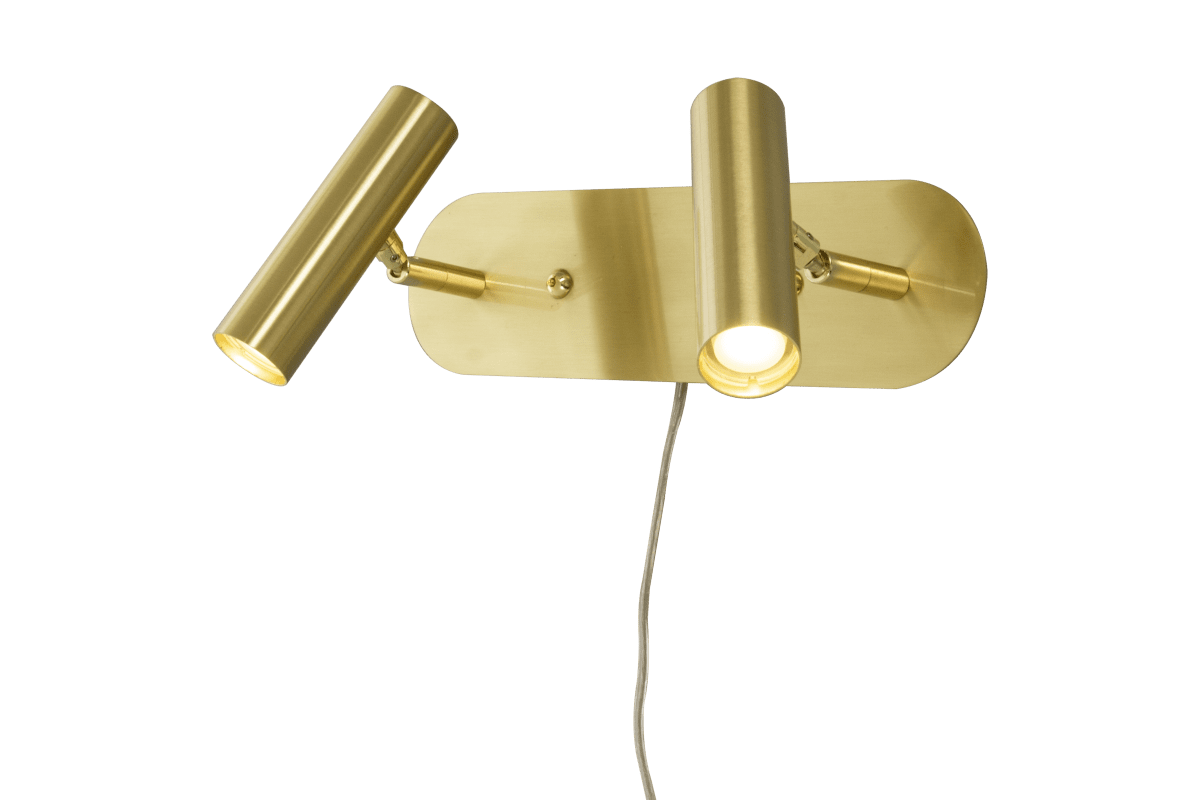 Artic Latón mate lámpara de lectura De Aneta Lighting - 2 cabezales orientables con fuente de luz LED que proporciona una agradable luz blanca c&aacute;lida.