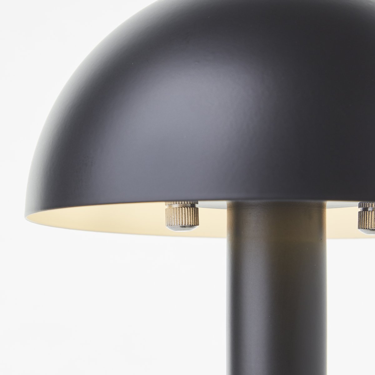 Petite 27cm Negro lámpara de mesa De Brilliant - Se recomienda colocarlo en la ventana, en el escritorio o en el dormitorio como l&aacute;mpara de noche.