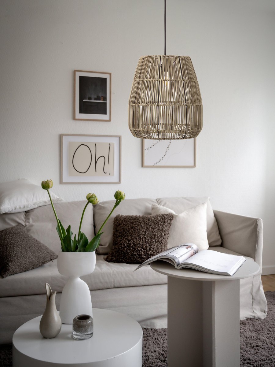 Saigon Ø38 Gris Lámpas de techo De PR Home - La lámpara de techo se vende junto con un soporte de techo negro para uso en interiores.