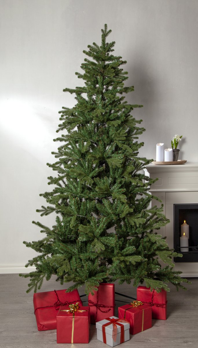 Hedvik 210cm Verde De Star Trading - El &aacute;rbol de Navidad de Hedvik mide 210 cm de alto y unos 130 cm de ancho.
