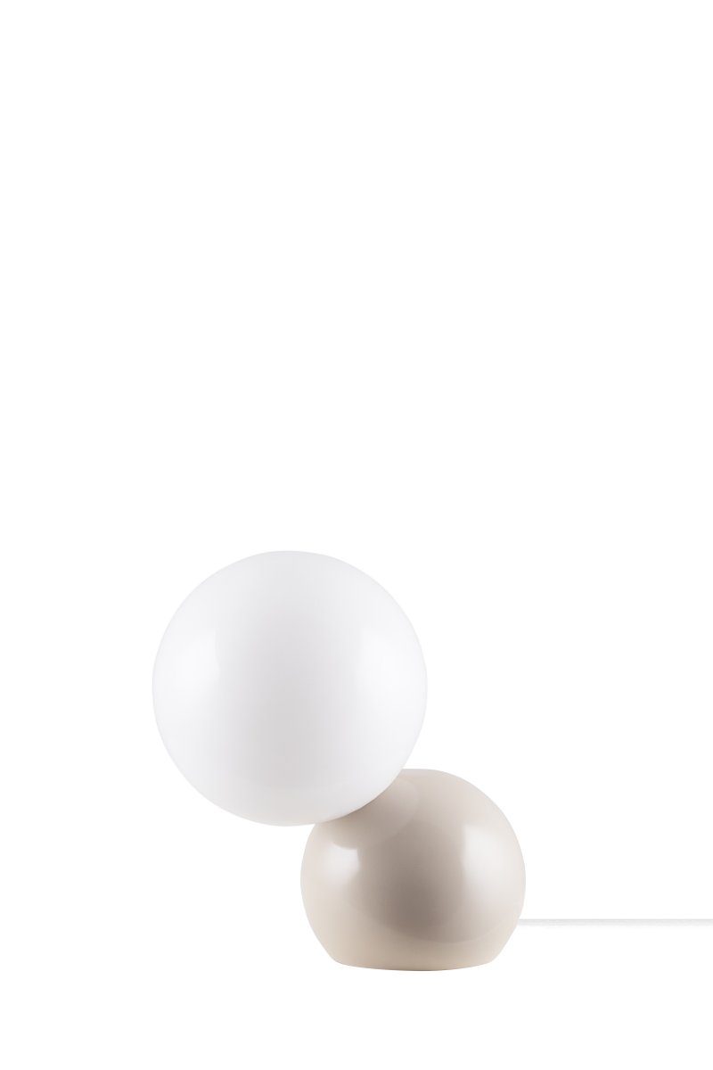 Ripley 17cm Beige lámpara de mesa De Globen Lighting - Col&oacute;cala en el escritorio del pasillo, en la mesa auxiliar del sal&oacute;n o en la mesita de noche del dormitorio.