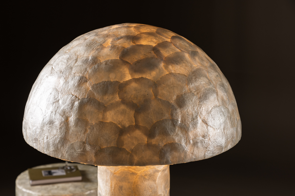 Lindön Beige lámpara de pie De Venture Design - Descubra la elegancia con la lámpara de pie Lindön: una impresionante solución de iluminación que no solo ilumina su hogar, sino que también realza su interior con su elegante diseño.