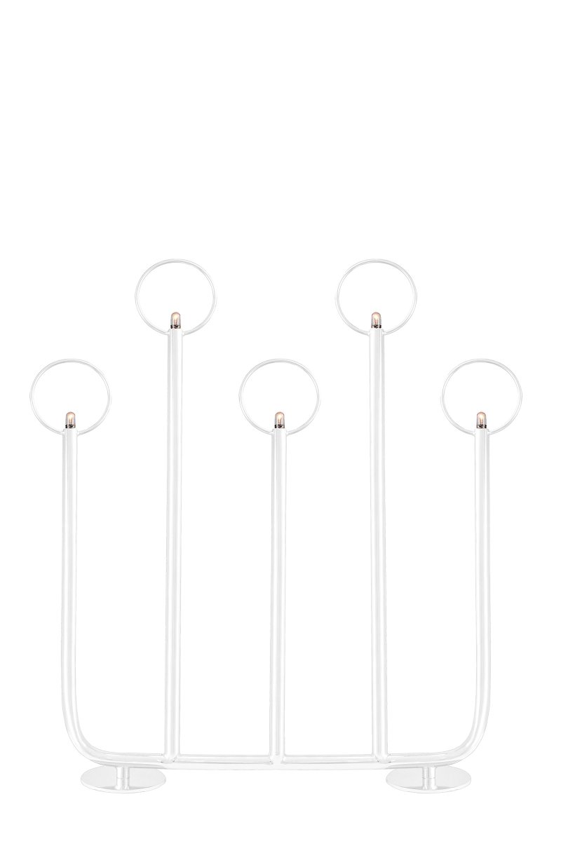 Natale Blanco De Globen Lighting - La lámpara está hecha de metal con recubrimiento de polvo blanco y se suministra completa con fuentes de luz, un cable negro de 200 cm de largo con un interruptor negro, transformador y enchufe.