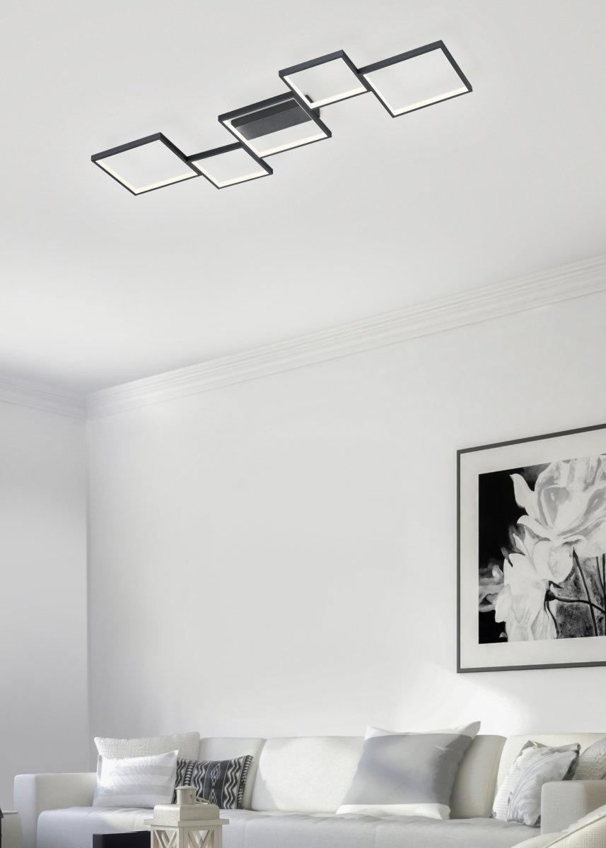 Sorrento 120cm Negro plafón De Trio Lighting - La l&aacute;mpara de techo tiene una altura de 16 cm y un ancho de 52 cm.