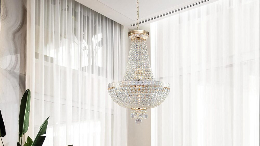 Bella Ø40 Oro cristal De Maytoni - Bella es una elegante y majestuosa l&aacute;mpara de ara&ntilde;a realizada en metal con un noble acabado en oro.