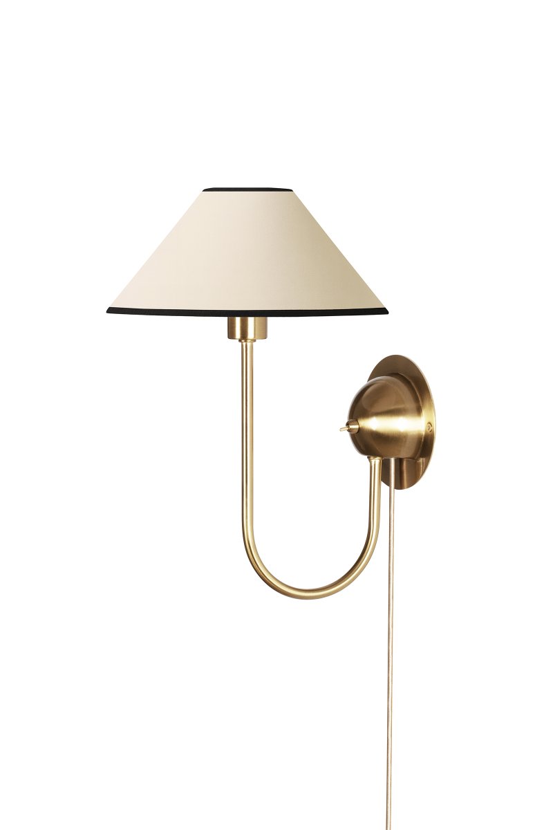 Iris 32cm Latón/blanco crema lámpara de pared De Globen Lighting - El paquete incluye un cable de tela beige de 2 metros, un interruptor y un enchufe.