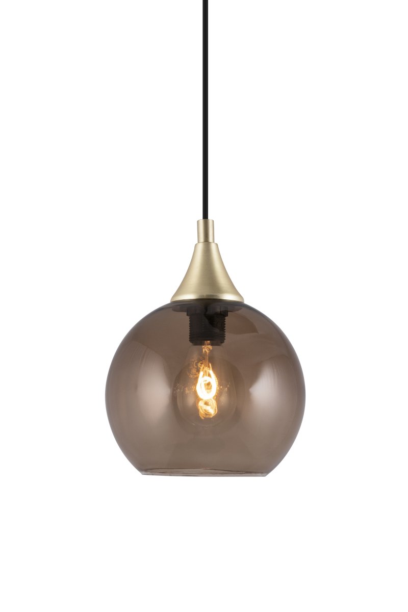 Imagen ampliada de Bowl Ø15 Marrón lámpara de ventana De Globen Lighting - Peque&ntilde;a y elegante l&aacute;mpara colgante de cristal con detalles de lat&oacute;n cepillado.
