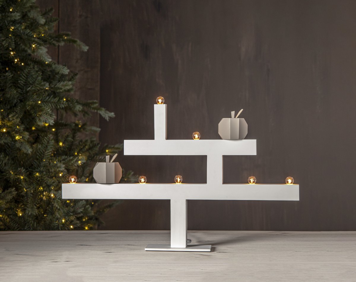 KIVIK Blanco De Star Trading - Un candelabro de madera con diseño gráfico.