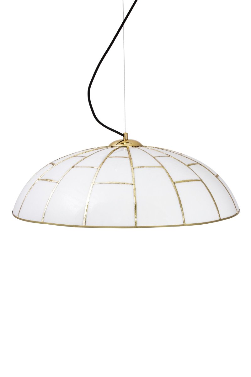 Ombrello Ø60 Blanco Lámpas de techo De Globen Lighting - La l&aacute;mpara cuenta con un cable textil negro de 120 cm de longitud y un portal&aacute;mparas de techo de metal color lat&oacute;n.