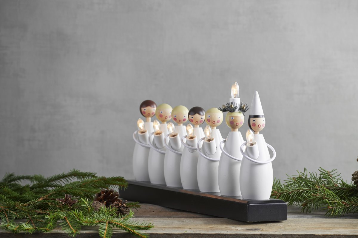 Lucia Choir Blanco De Star Trading - Colgante cl&aacute;sico Luc&iacute;a en forma de candelabro de Adviento de madera.