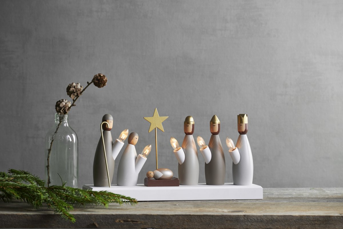 Nativity Candelabra De múltiples fines De Star Trading - Col&oacute;calo en un aparador o en una ventana y difunde un encantador ambiente navide&ntilde;o en tu hogar.