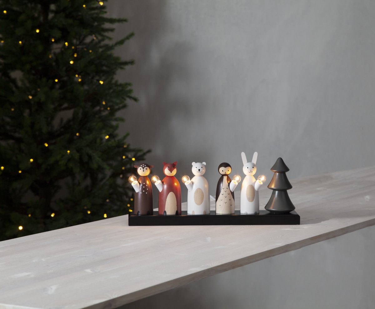 Forest friends De múltiples fines De Star Trading - Los animales en el candelabro pueden ser Bambi, el zorro, el oso polar, el b&uacute;ho y el conejo, todos ellos de pie en el &aacute;rbol.