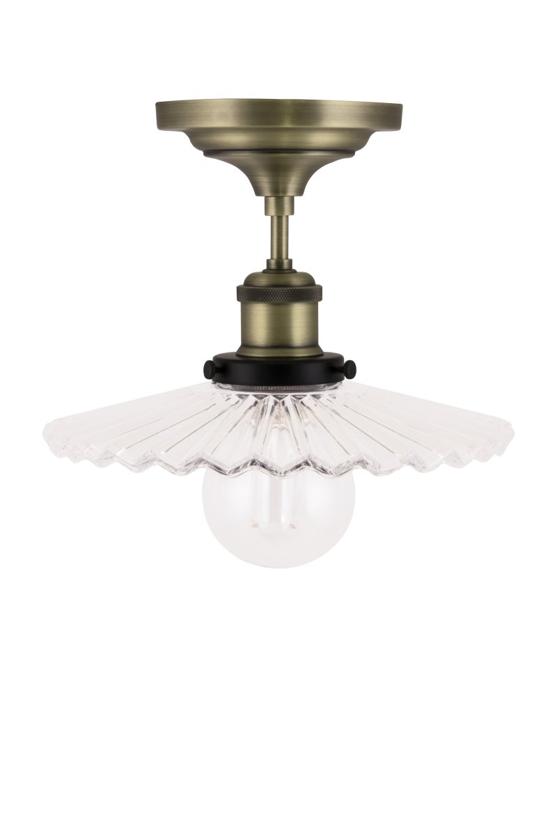 Cobbler Ø25 Transparente plafón De Globen Lighting - Cobbler es una reinterpretación de la clásica lámpara Cobbler que se integra a la perfección en diversos estilos de interior.