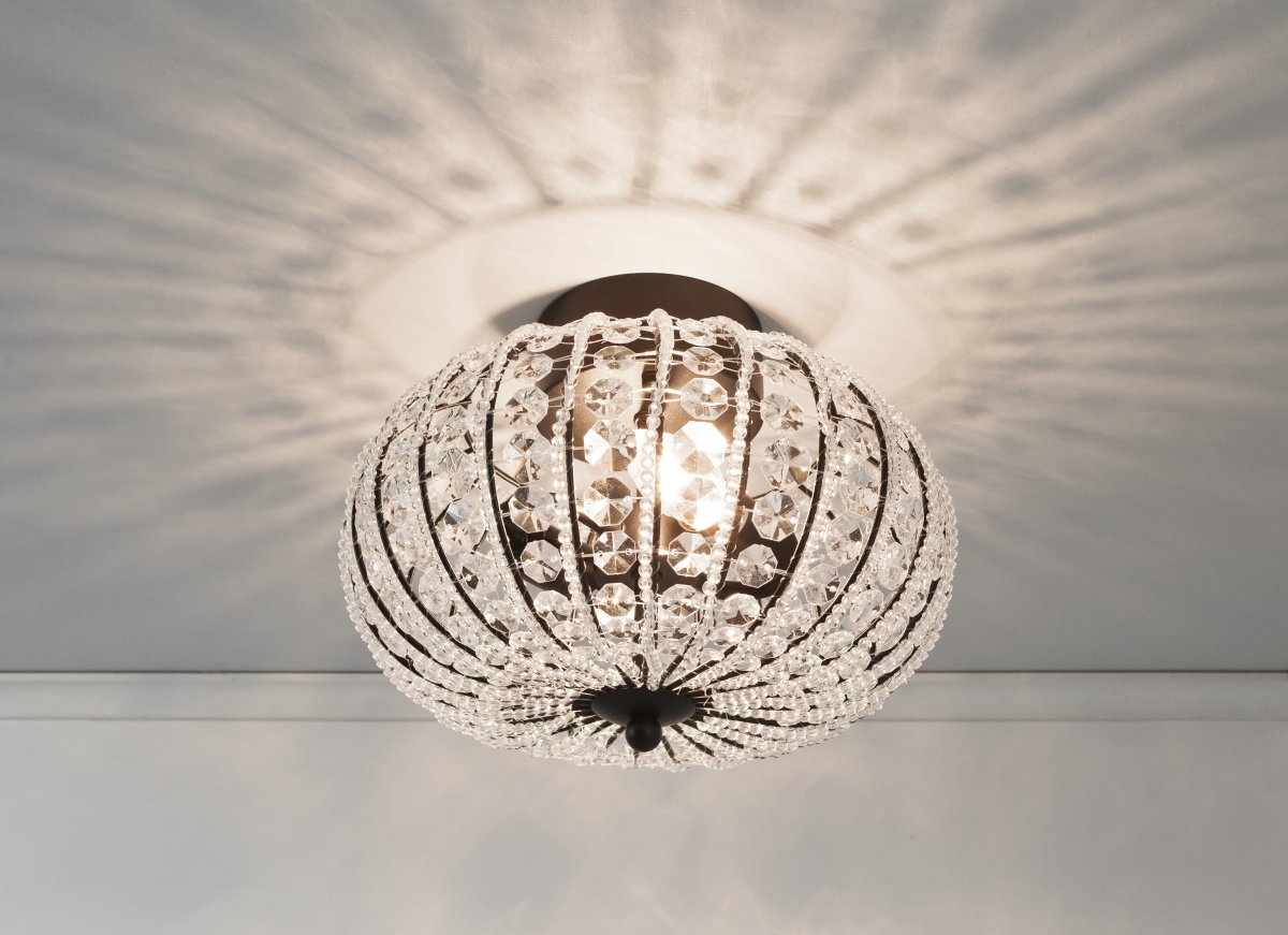Edda Ø30 Negro plafón De Aneta Lighting - L&aacute;mpara de suspensi&oacute;n con gancho, caja de techo negra y prismas decorativos de pl&aacute;stico en dos tama&ntilde;os.