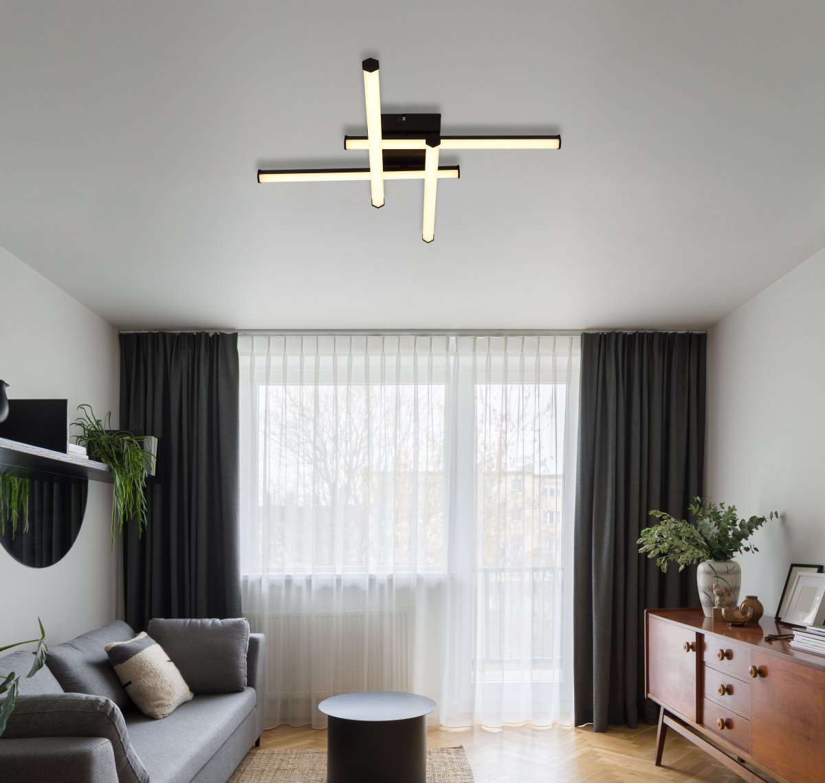 Kirina 50cm Negro plafón De Globo Lighting - Kirina adderar moderna stil till rummet med dess innovativa, kvadratiska design.