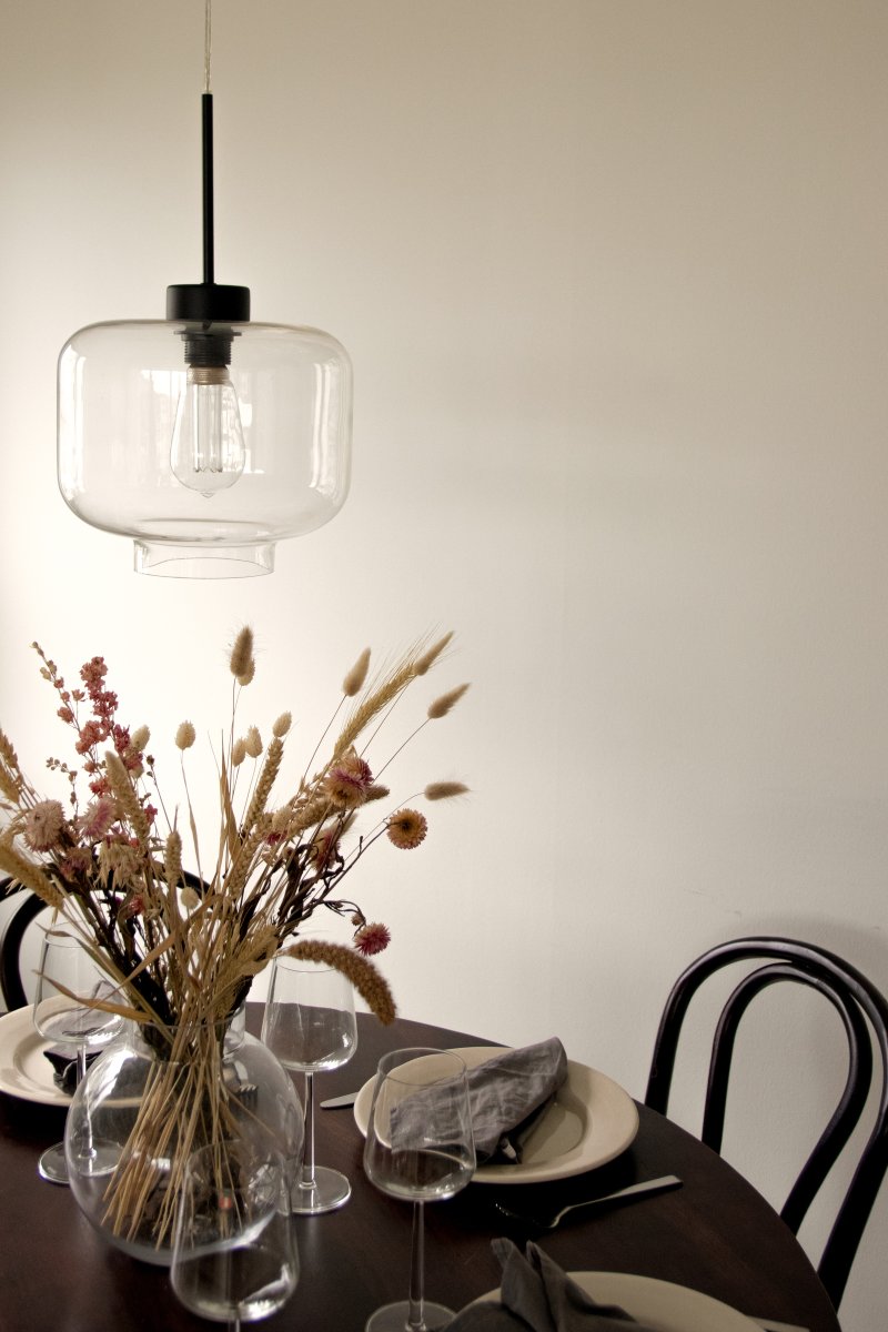 Ritz Ø25 Transparente Lámpas de techo De Globen Lighting - Ritz es una l&aacute;mpara colgante de forma cl&aacute;sica y tama&ntilde;o peque&ntilde;o que queda genial tanto sola como en hilera sobre una mesa de comedor.