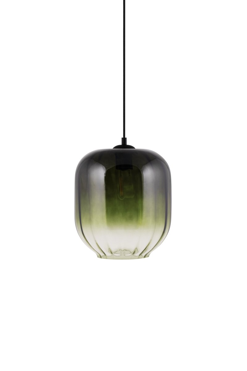 Haze Ø25 Verde Lámpas de techo De Globen Lighting - El vidrio cambia de color y se complementa con detalles de metal negro que le dan un toque moderno.