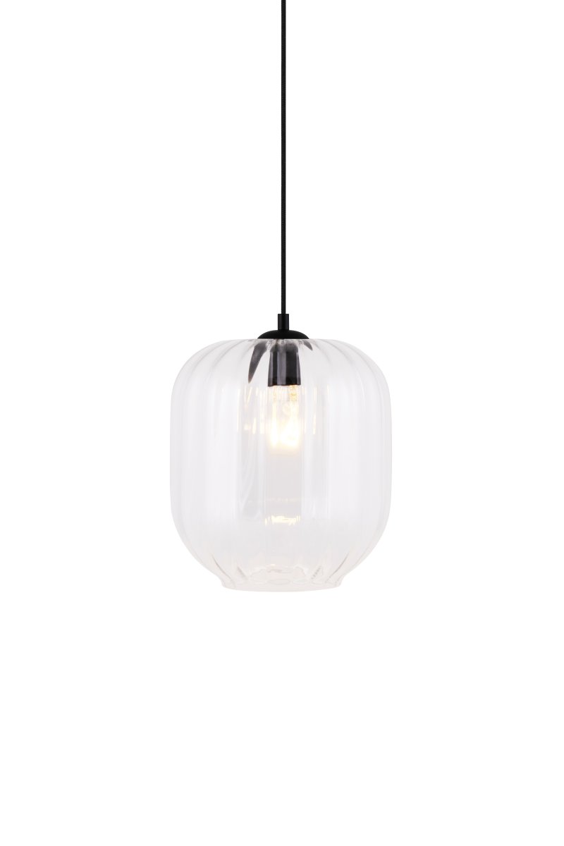 Haze Ø25 Transparente Lámpas de techo De Globen Lighting - Haze es una hermosa lámpara colgante de vidrio soplado con un interior acanalado que crea un hermoso juego de luz al encenderse.