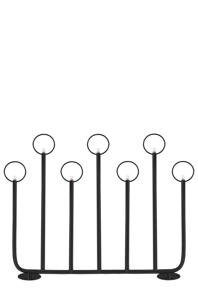 Natale Negro De Globen Lighting - La lámpara está hecha de metal con recubrimiento de polvo negro y se suministra completa con fuentes de luz, un cable negro de 200 cm de largo con un interruptor negro, transformador y enchufe.