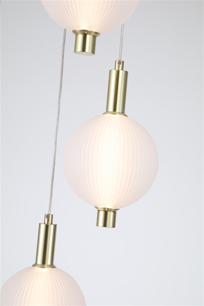 Luminique Ø47 Latón Lámpas de techo De Searchlight - Es ideal para colocarla sobre una mesa de comedor o en un pasillo donde se busca un dise&ntilde;o elegante y una iluminaci&oacute;n excepcional.